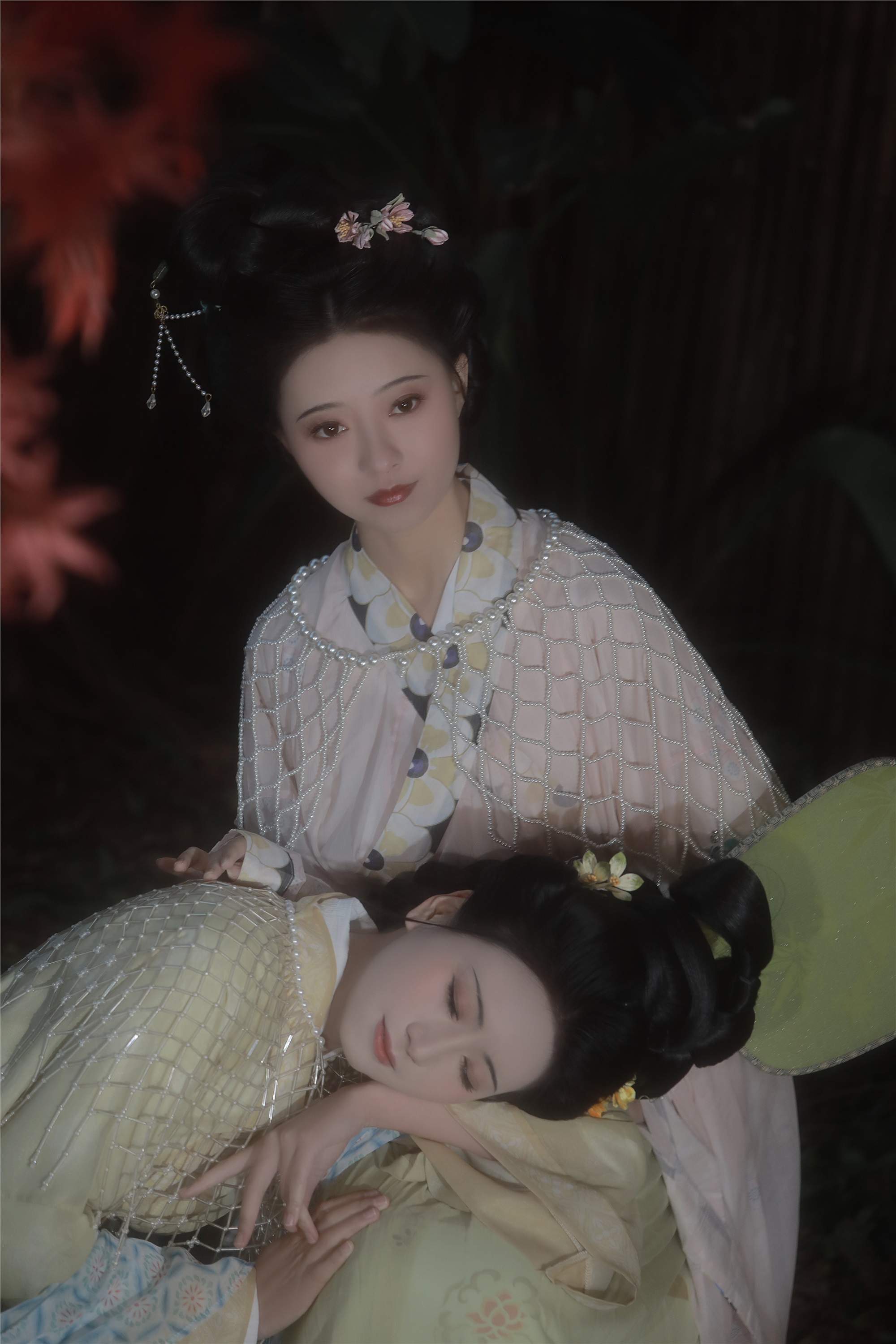 YITUYU艺图语 2025.02.06 眉目自成诗三百，鬓如春风裁 一固美撇捺